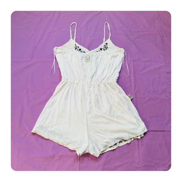 ★ Blue Rain Francesca’s Kali Embroidered Romper - White ★ - Picture 11 of 17